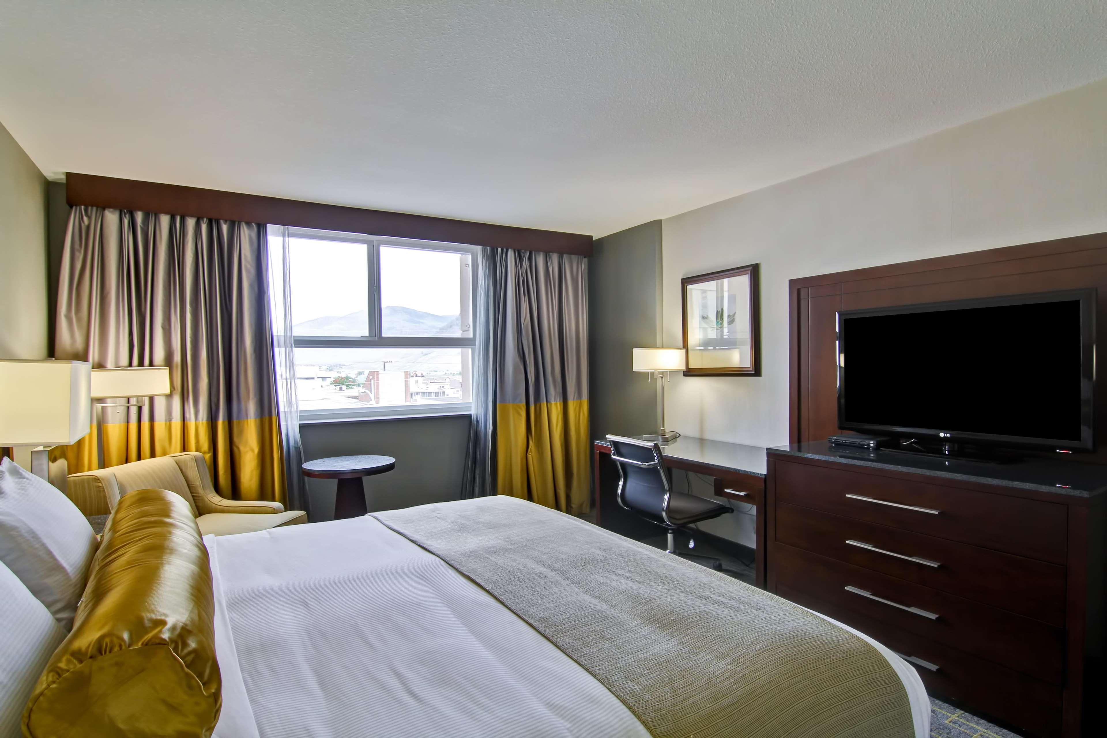 Doubletree By Hilton - Kamloops Hotel Exterior photo