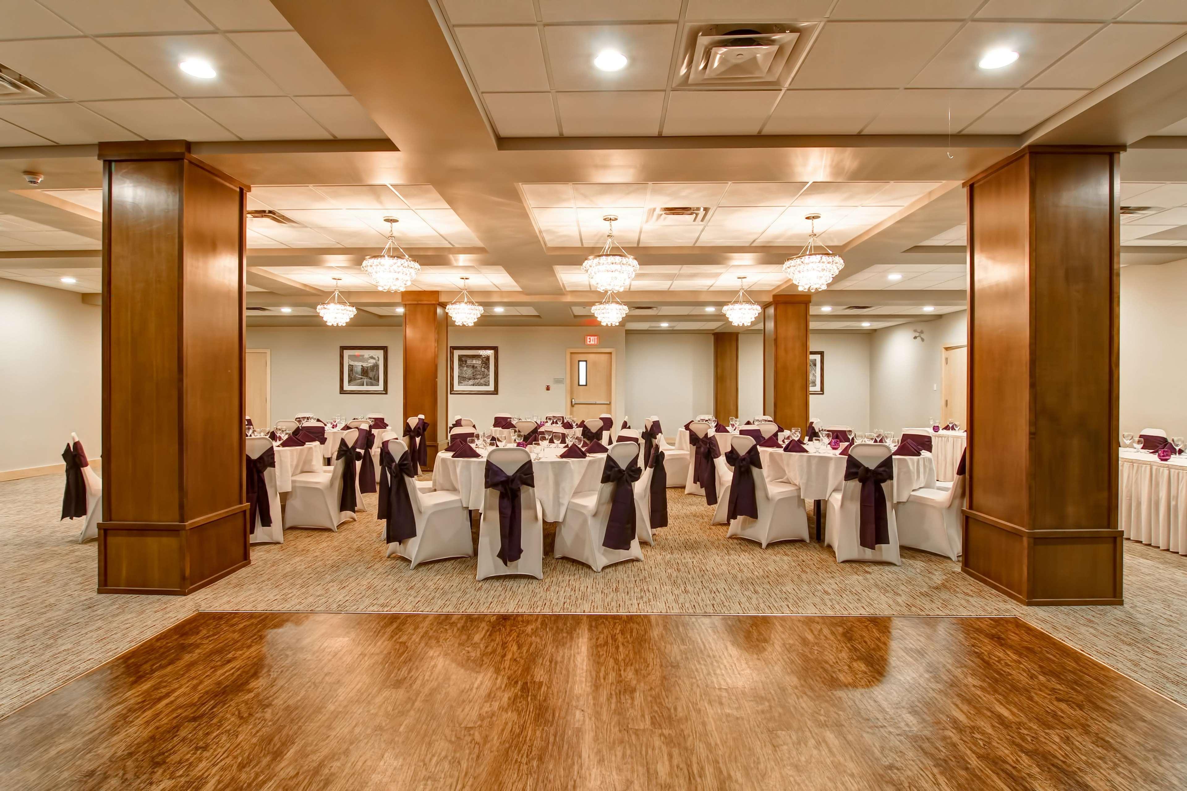 Doubletree By Hilton - Kamloops Hotel Exterior photo