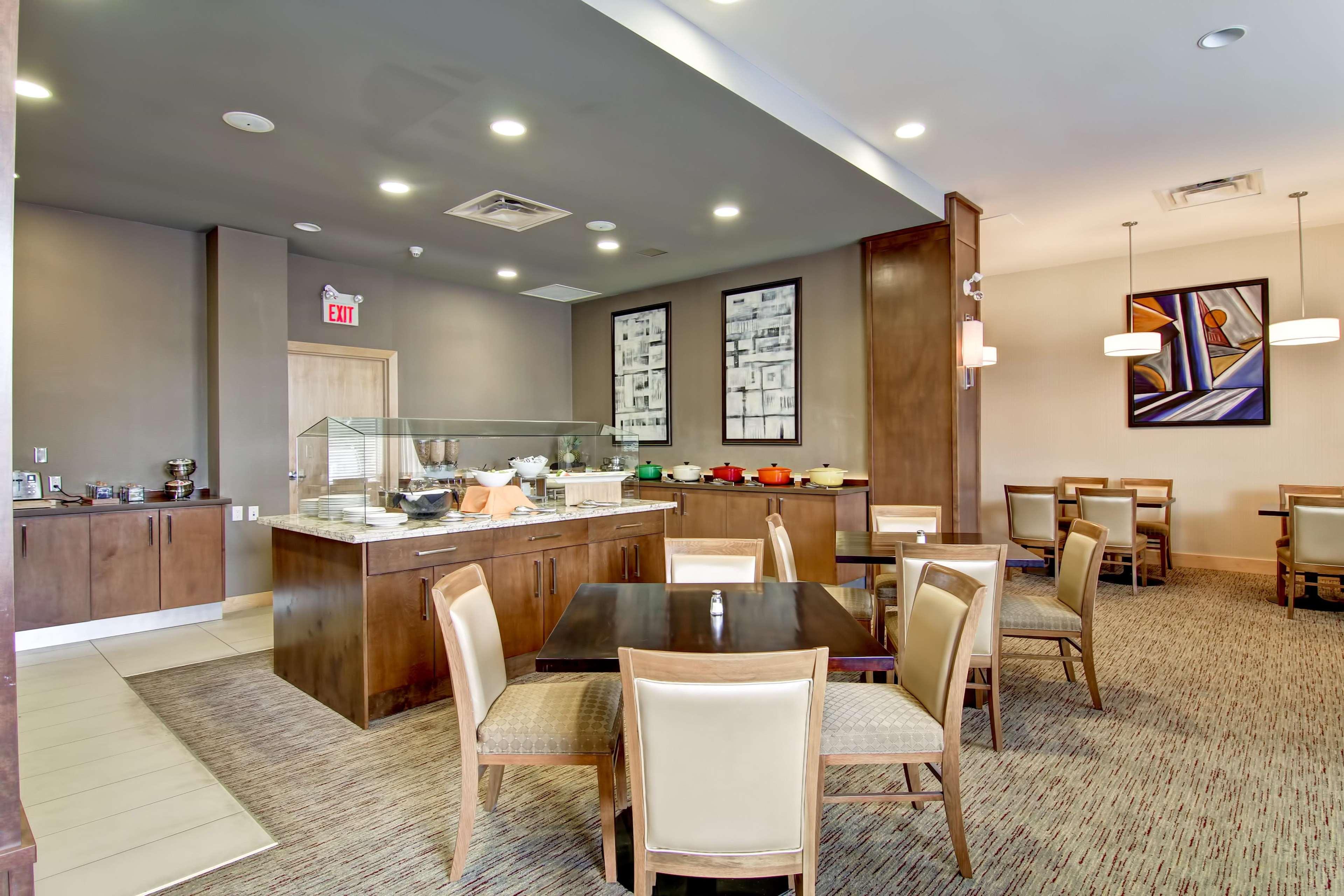 Doubletree By Hilton - Kamloops Hotel Exterior photo