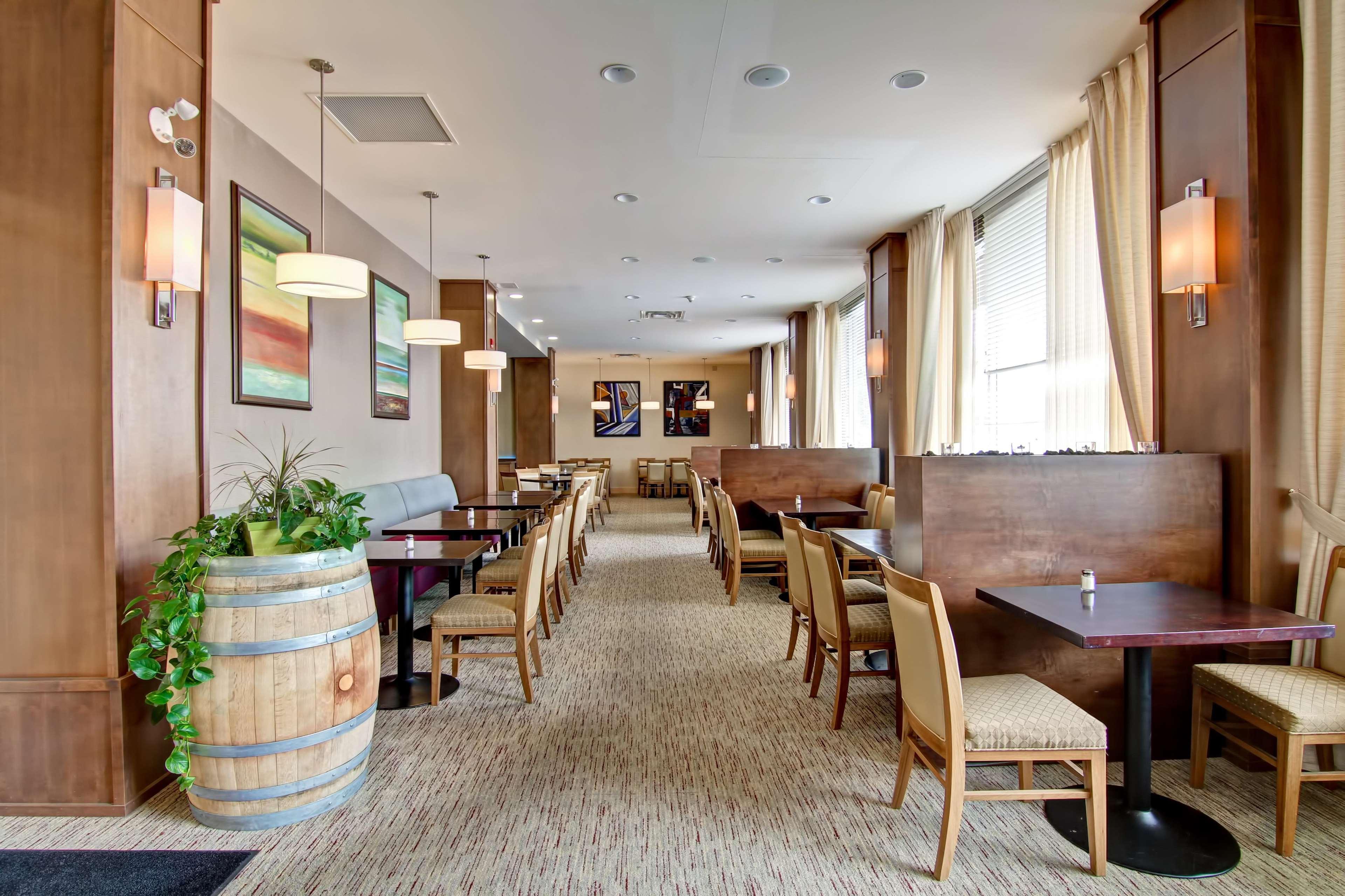 Doubletree By Hilton - Kamloops Hotel Exterior photo