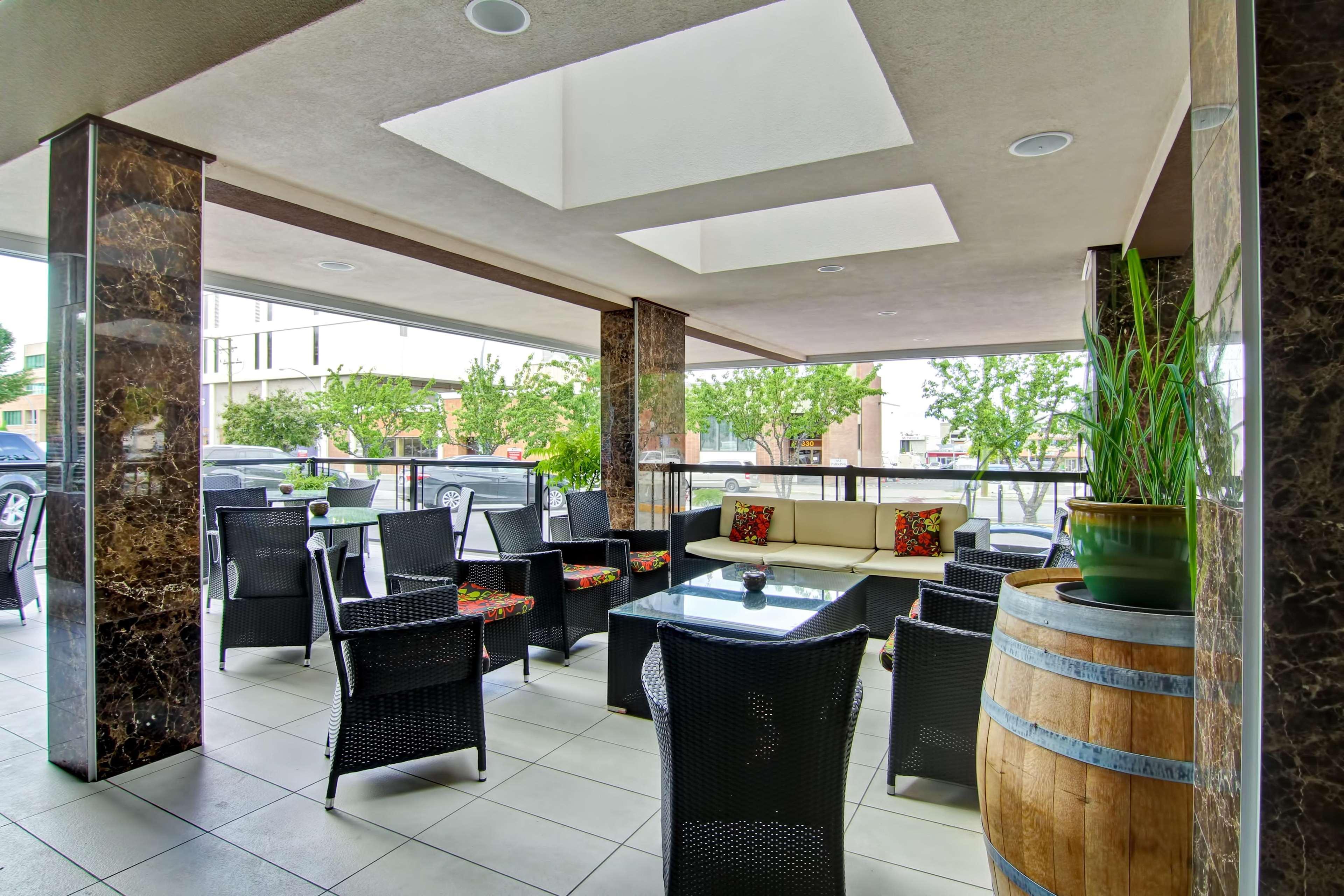Doubletree By Hilton - Kamloops Hotel Exterior photo