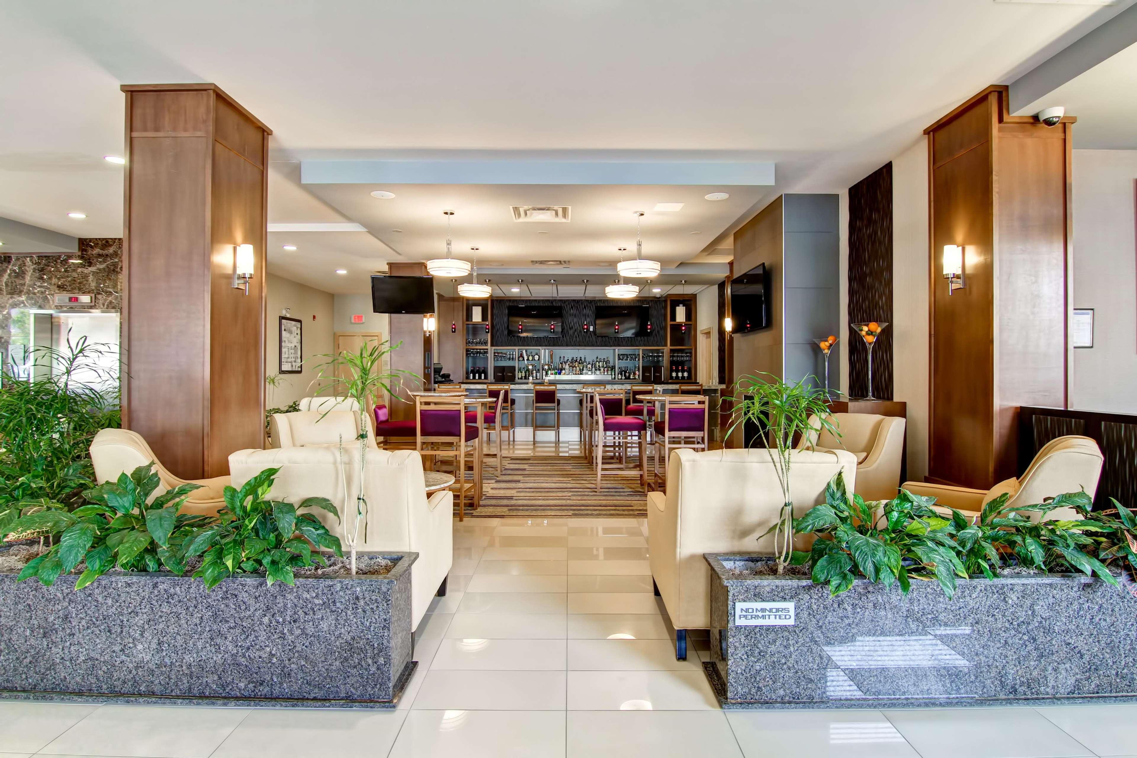 Doubletree By Hilton - Kamloops Hotel Exterior photo