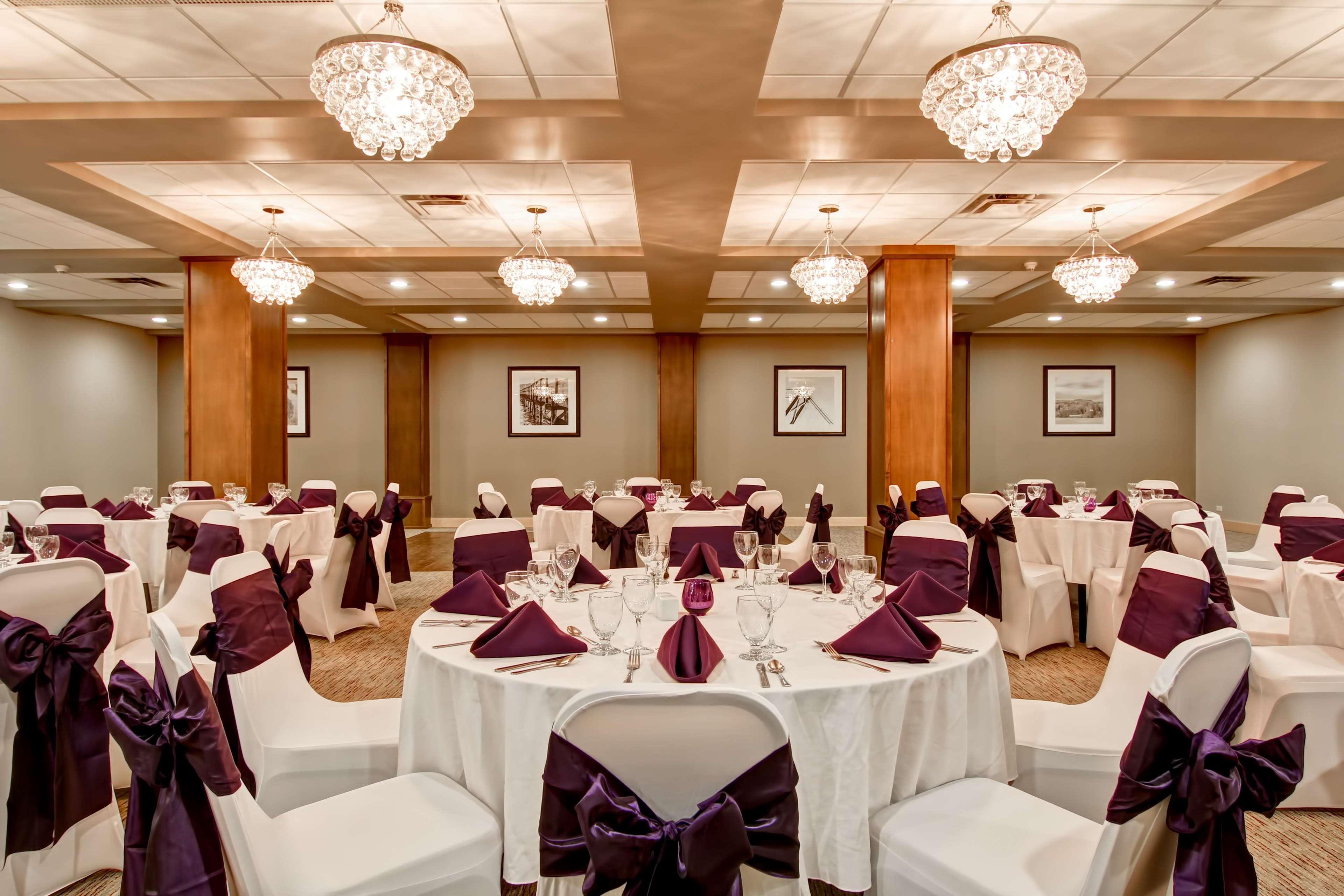 Doubletree By Hilton - Kamloops Hotel Exterior photo