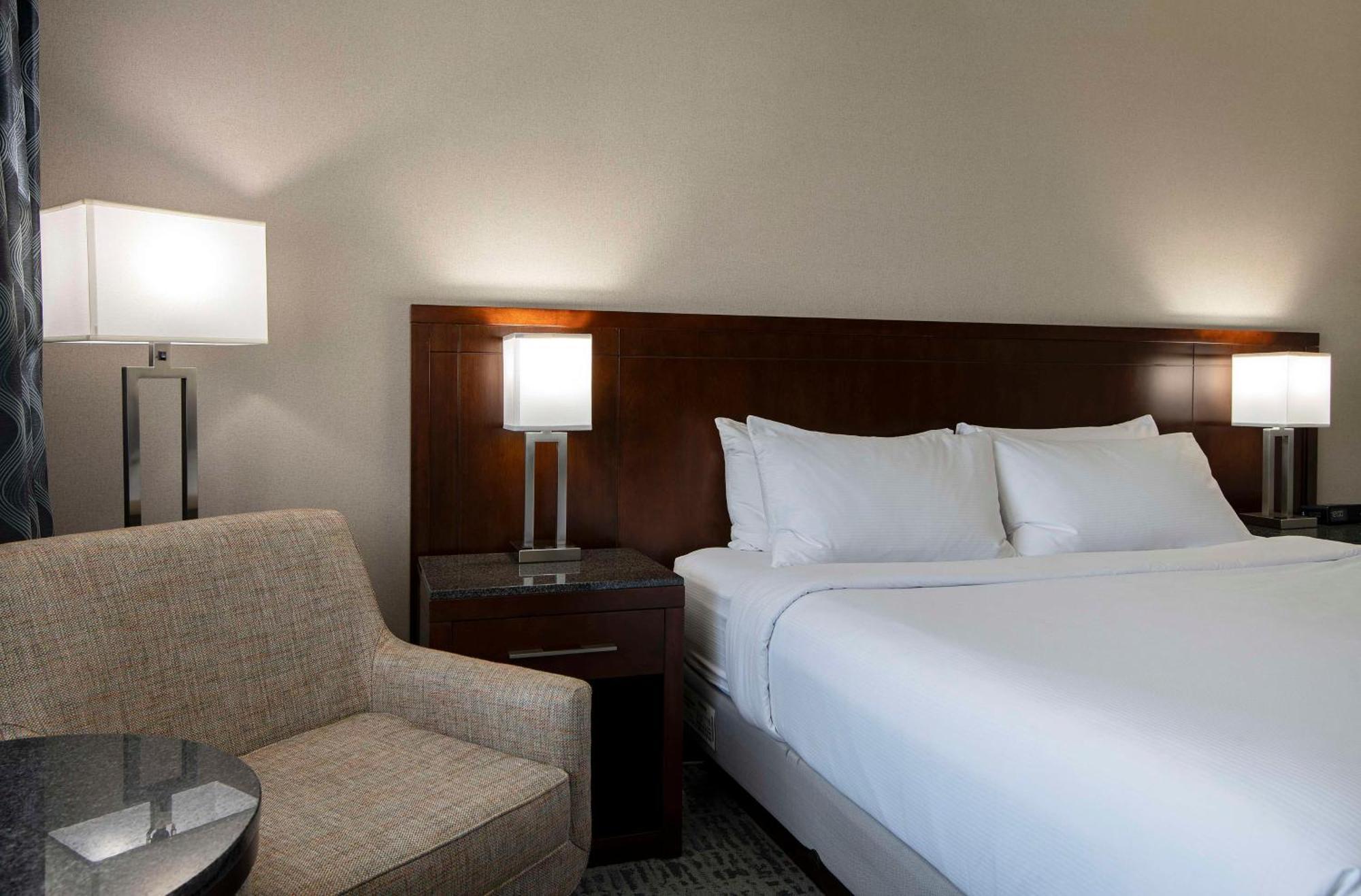 Doubletree By Hilton - Kamloops Hotel Exterior photo