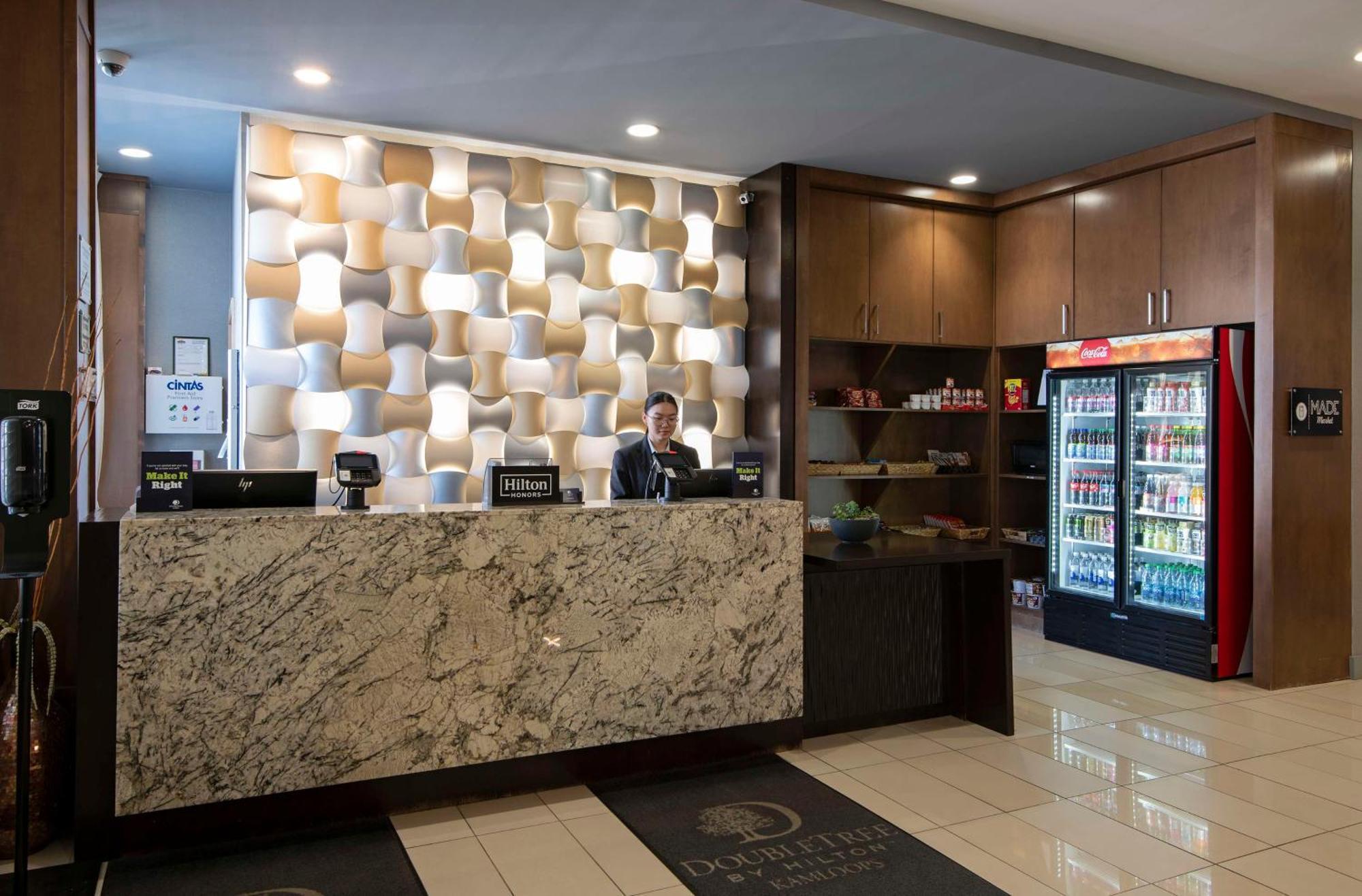 Doubletree By Hilton - Kamloops Hotel Exterior photo