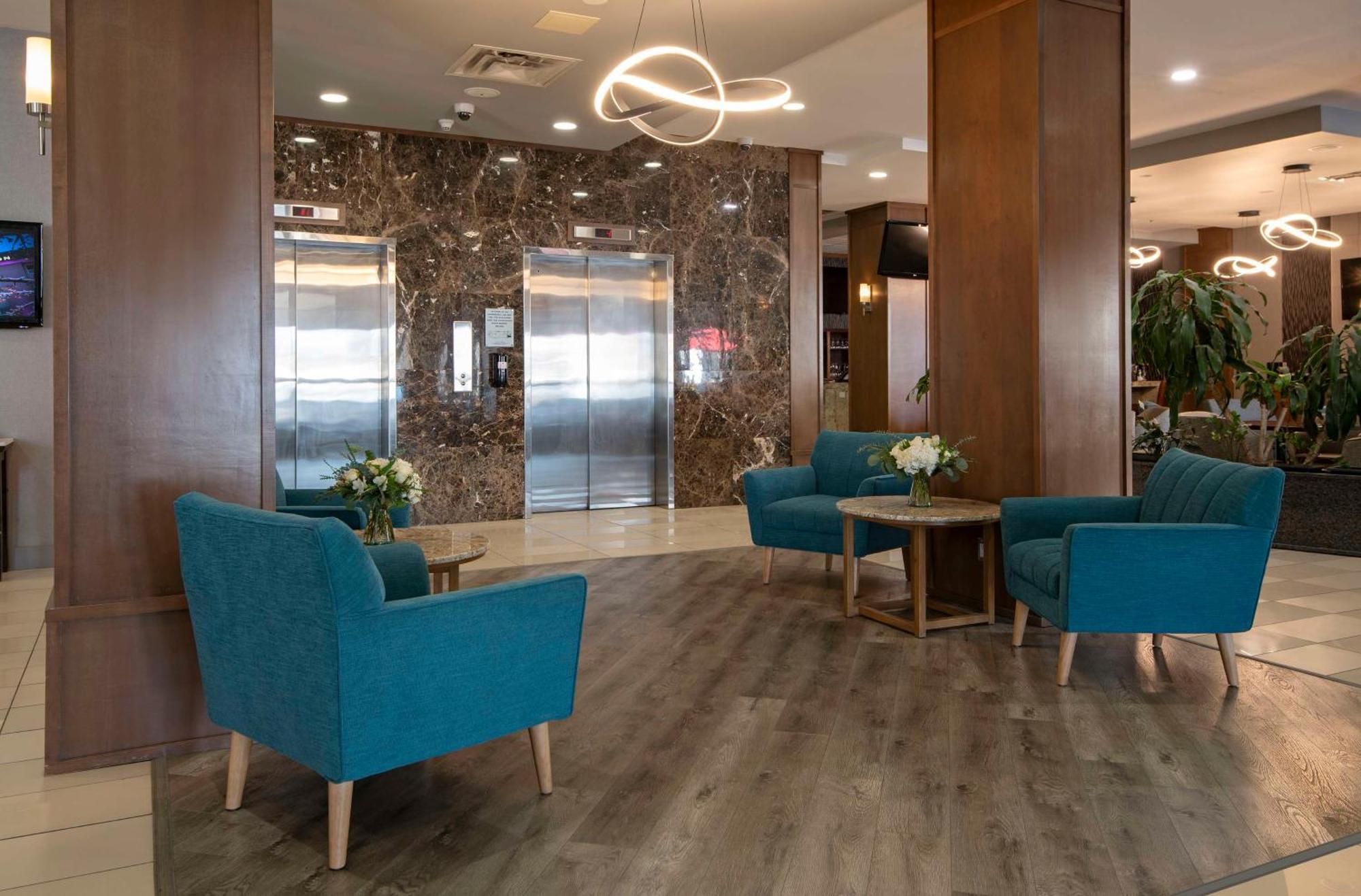 Doubletree By Hilton - Kamloops Hotel Exterior photo