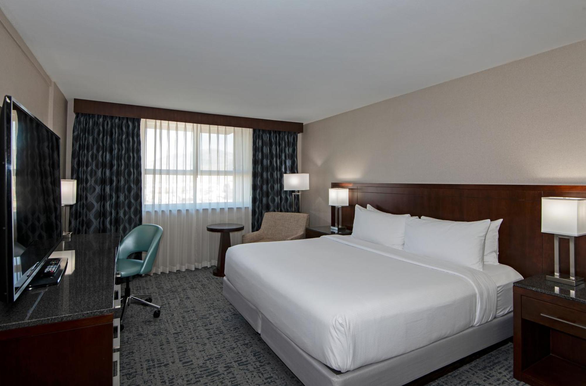 Doubletree By Hilton - Kamloops Hotel Exterior photo