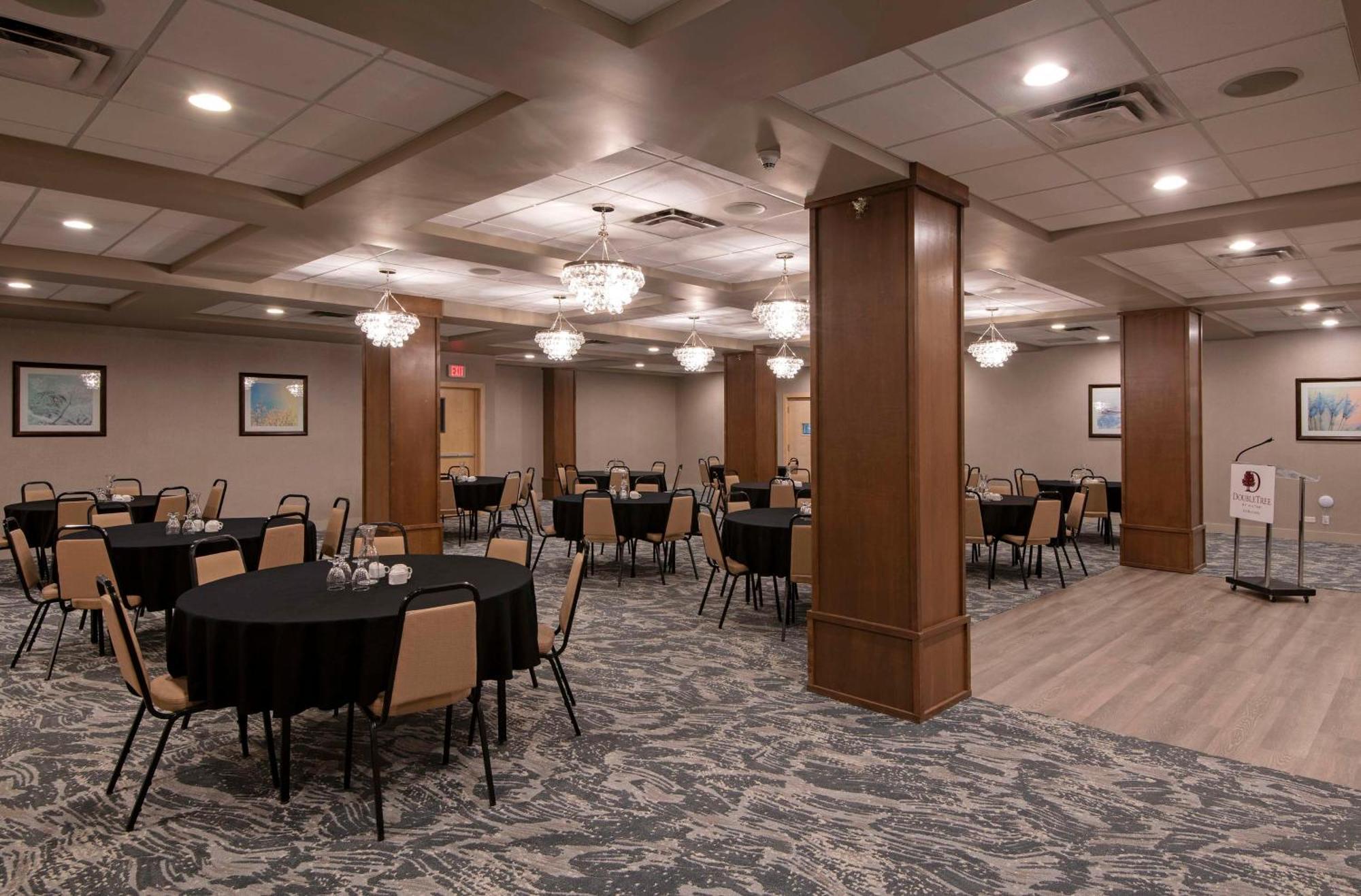 Doubletree By Hilton - Kamloops Hotel Exterior photo