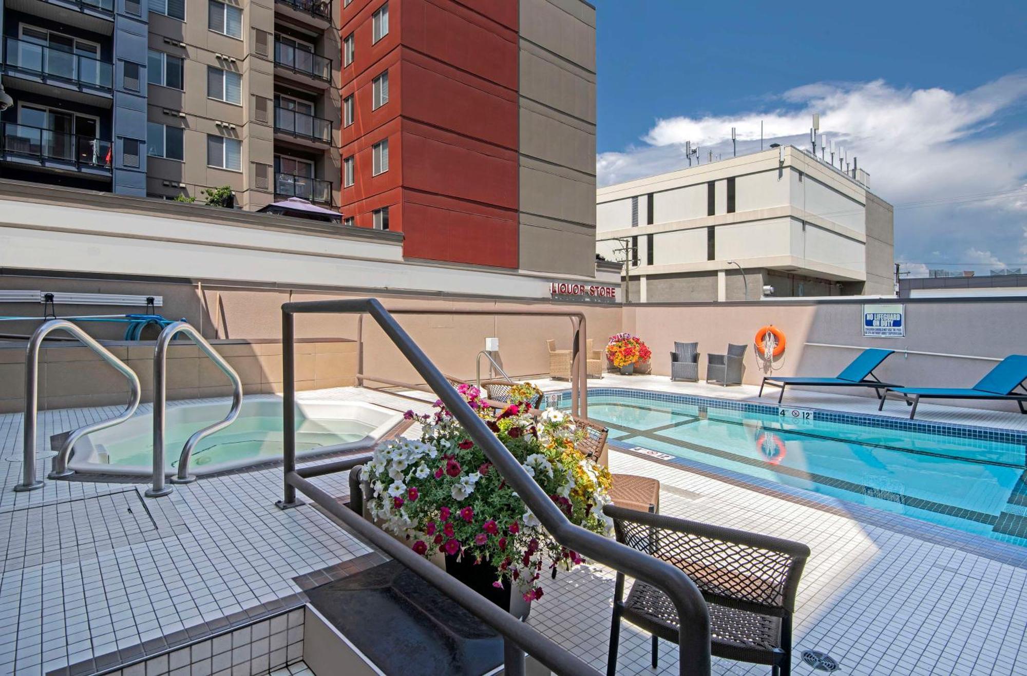 Doubletree By Hilton - Kamloops Hotel Exterior photo