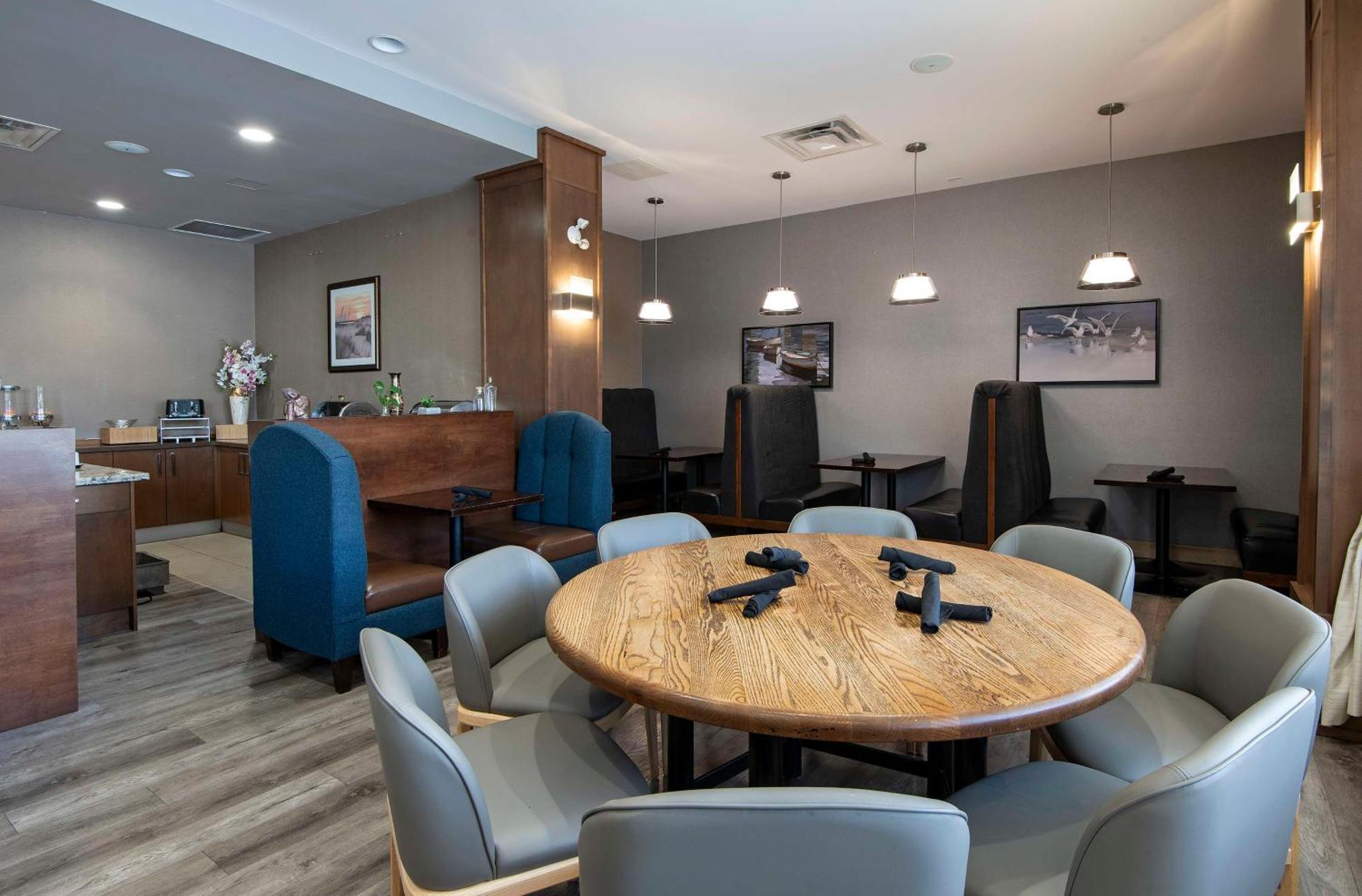 Doubletree By Hilton - Kamloops Hotel Exterior photo