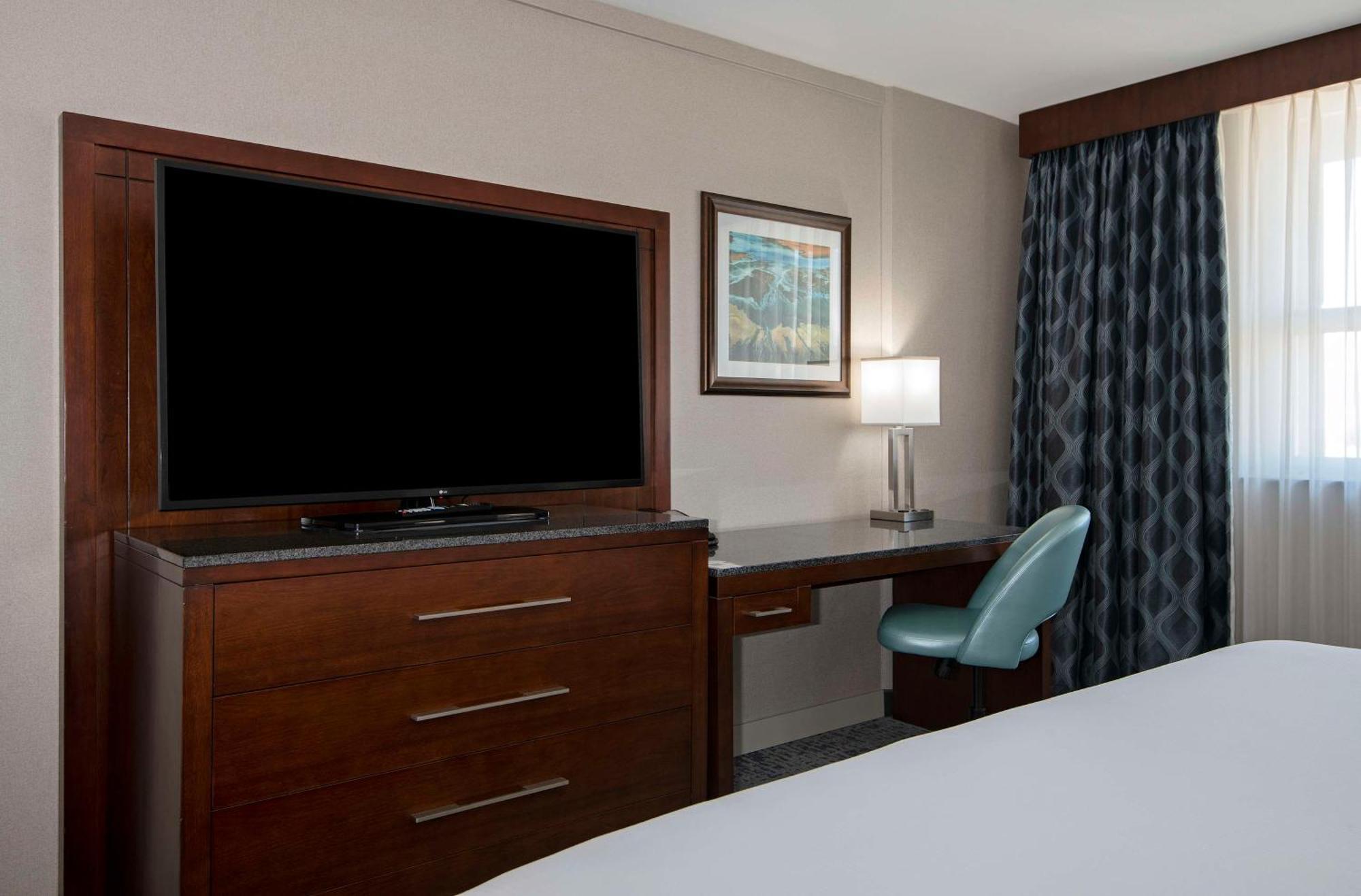 Doubletree By Hilton - Kamloops Hotel Exterior photo