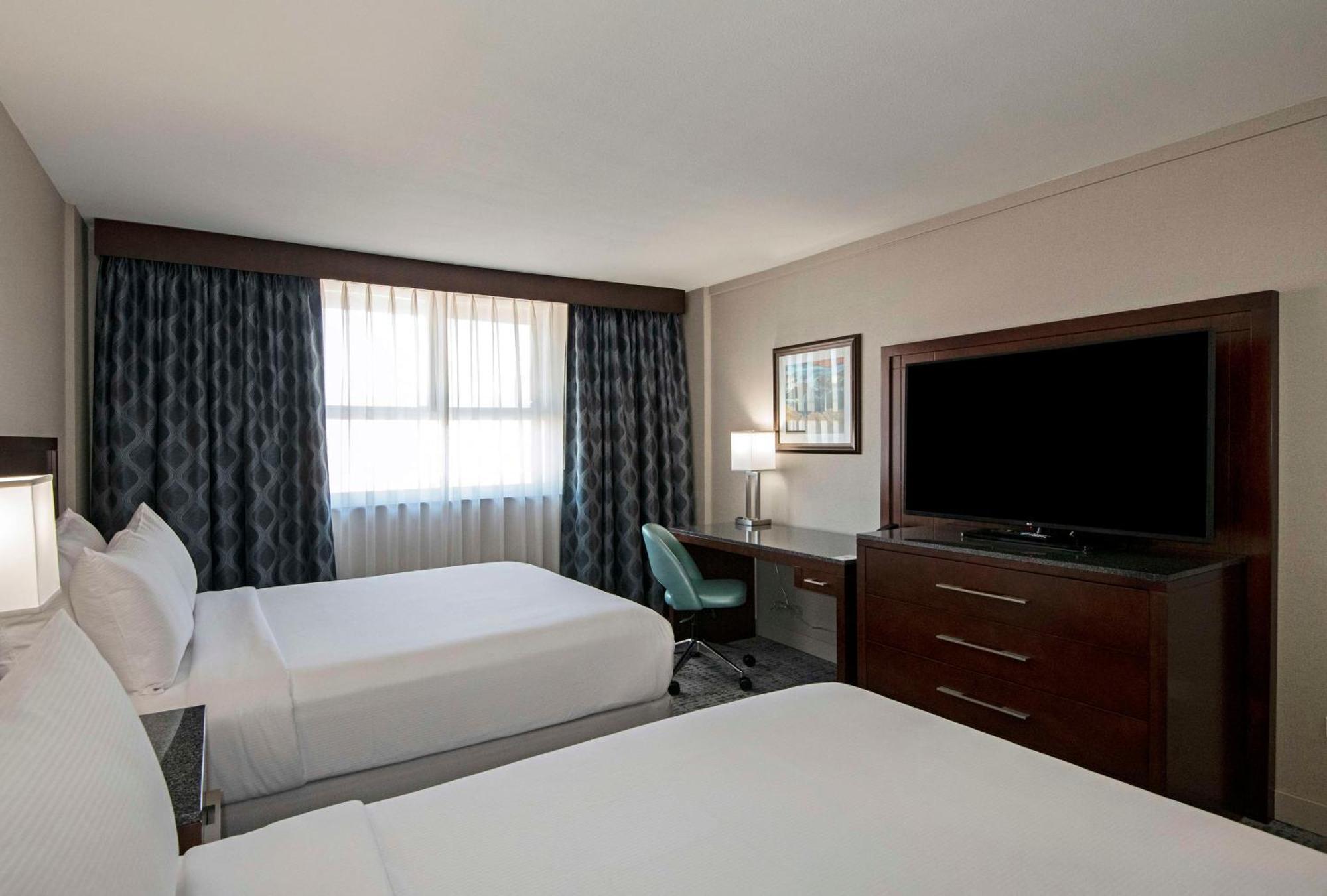 Doubletree By Hilton - Kamloops Hotel Exterior photo